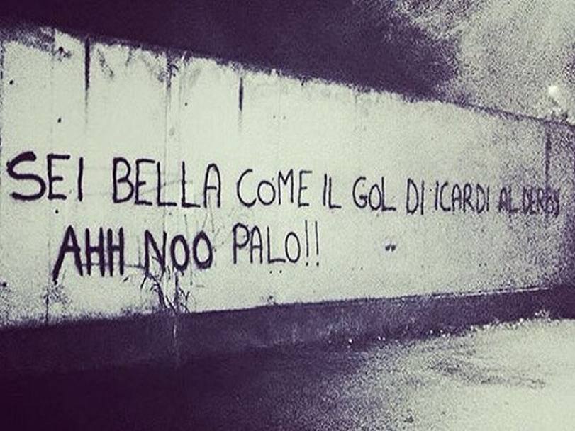 La scritta ironica apparsa sui muri di Milano dopo il derby di domenica scorsa